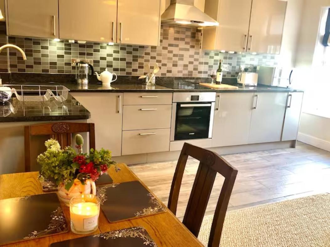 Pass The Keys Old Beams Luxury Style & Comfort In Town Centre Bakewell Exterior foto
